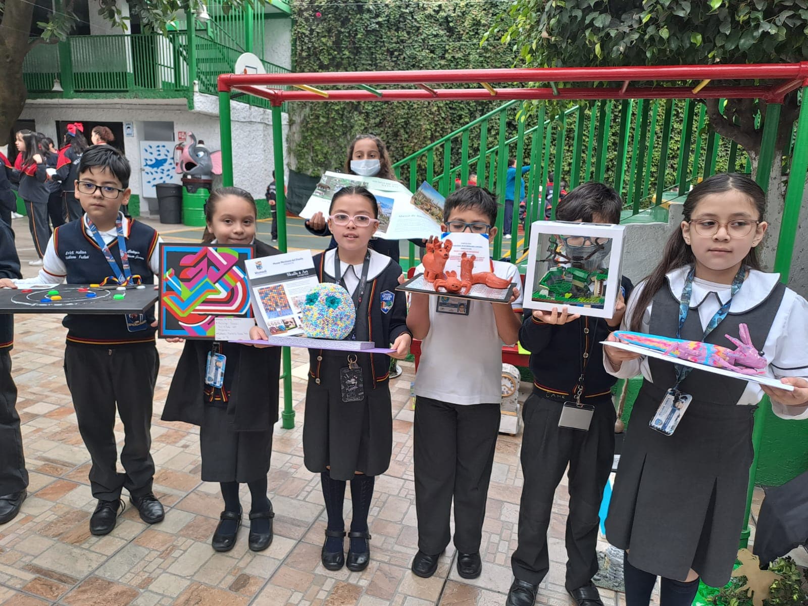 Estudiantes de Primaria del Colegio William James en visita al museo